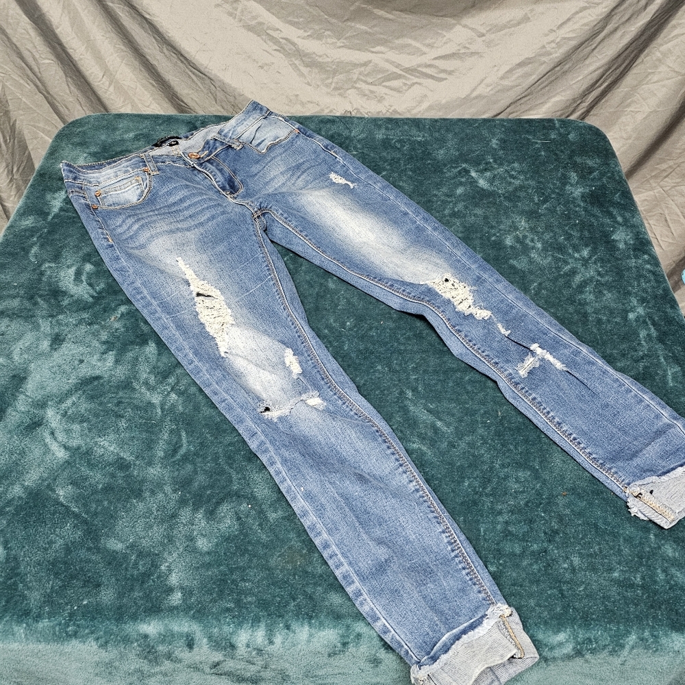 3/$25 Iris Jeans Los Angelos Light Wash Distressed Jeans Size 3